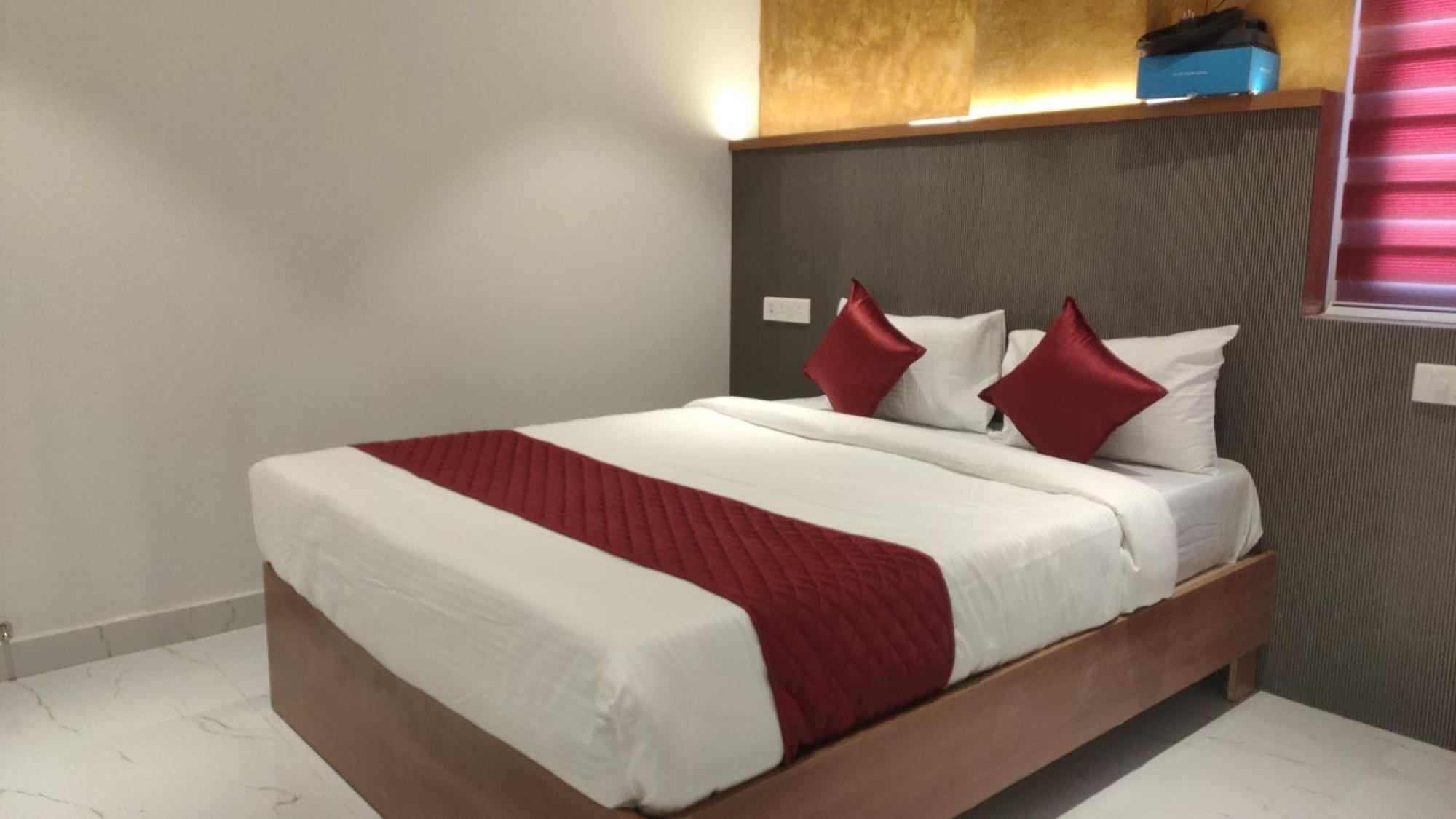 היידראבד Hotel La Premier מראה חיצוני תמונה
